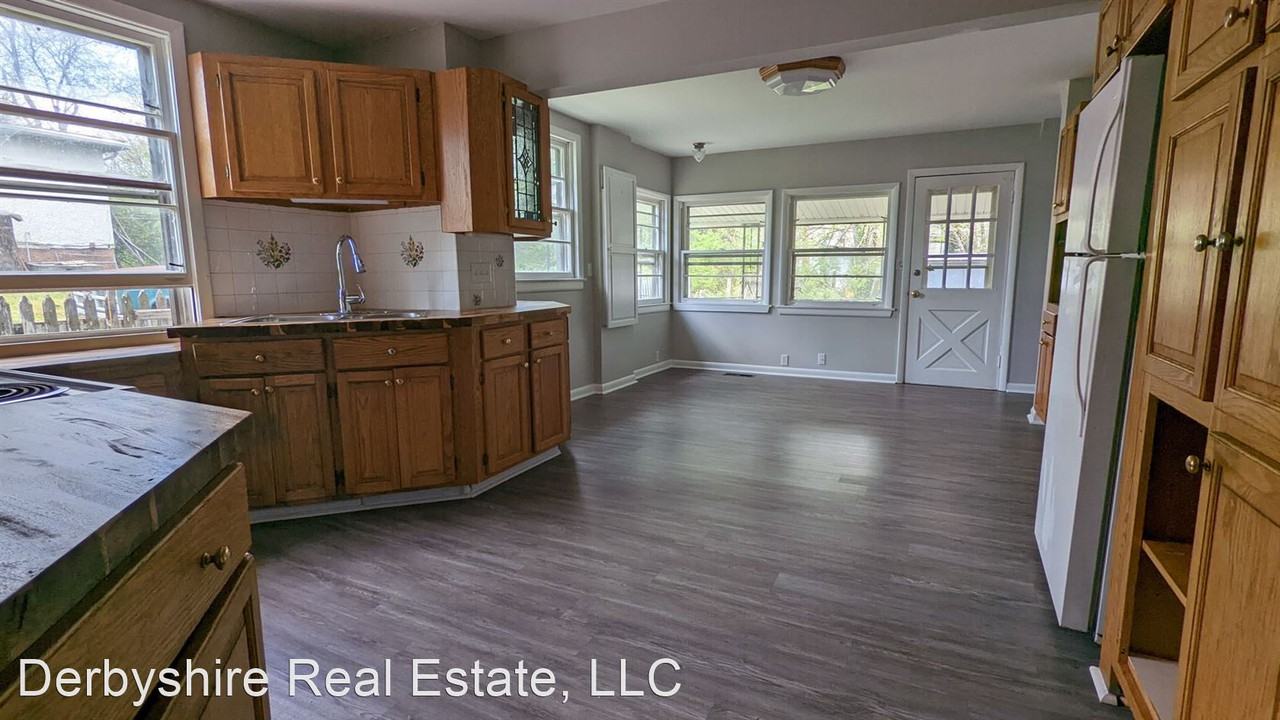 216 Kenyon Street - Photo 2 of 9