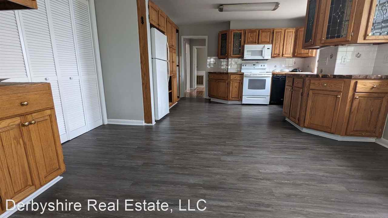 216 Kenyon Street - Photo 3 of 9