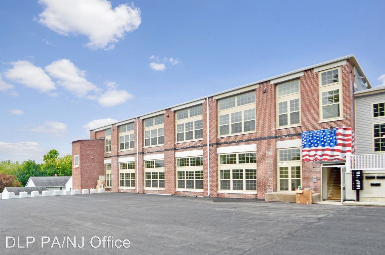 374 W Main St - Photo 2 of 24