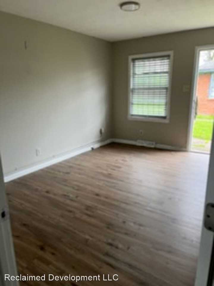 520 Booker Street - Photo 2 of 7