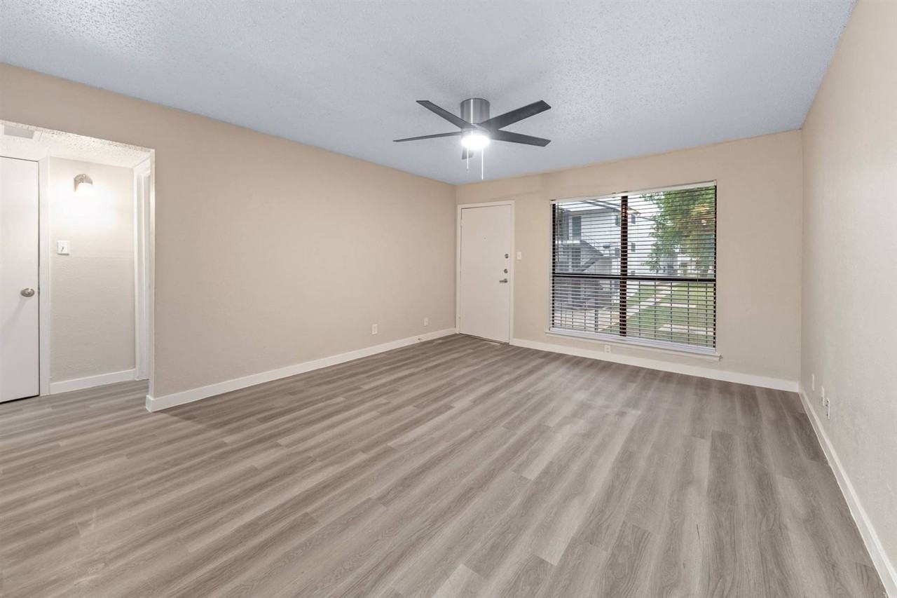 Tides on Park Lane - Photo 3 of 60