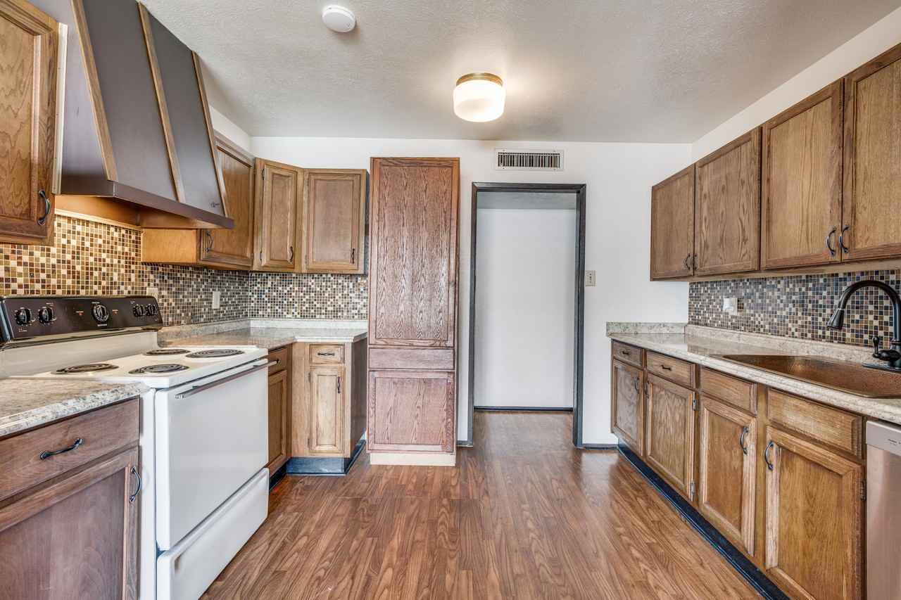 7525 Kingsmill Ter - Photo 4 of 12