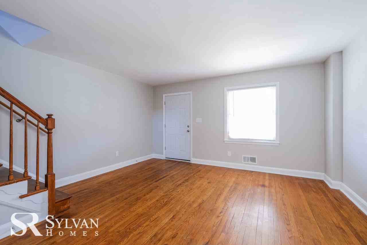 2117 Redthorn Rd - Photo 2 of 12