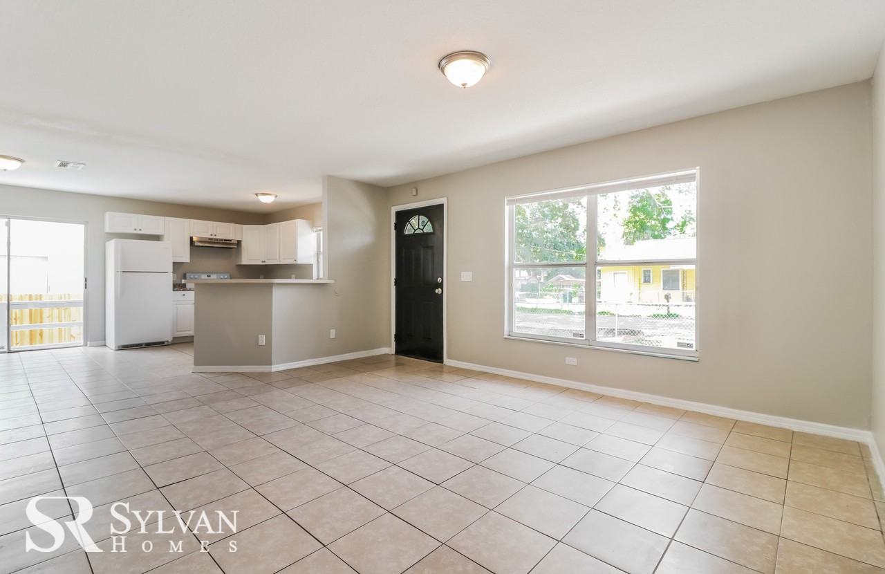 8415 N 10th St - Photo 3 of 15