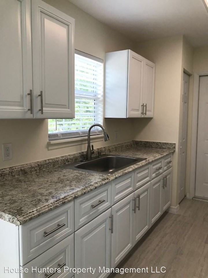 9064 Bensonhurst Ln - Photo 2 of 15