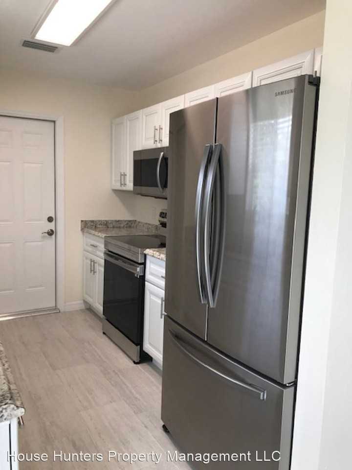 9064 Bensonhurst Ln - Photo 3 of 15