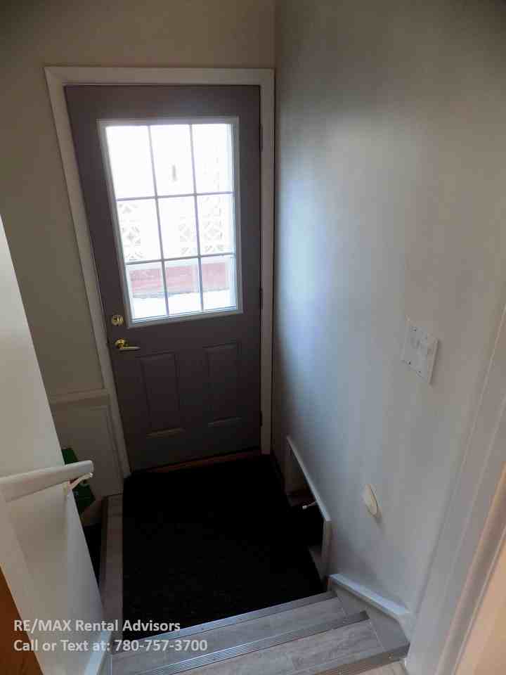 4311 114a St Nw - Photo 2 of 17