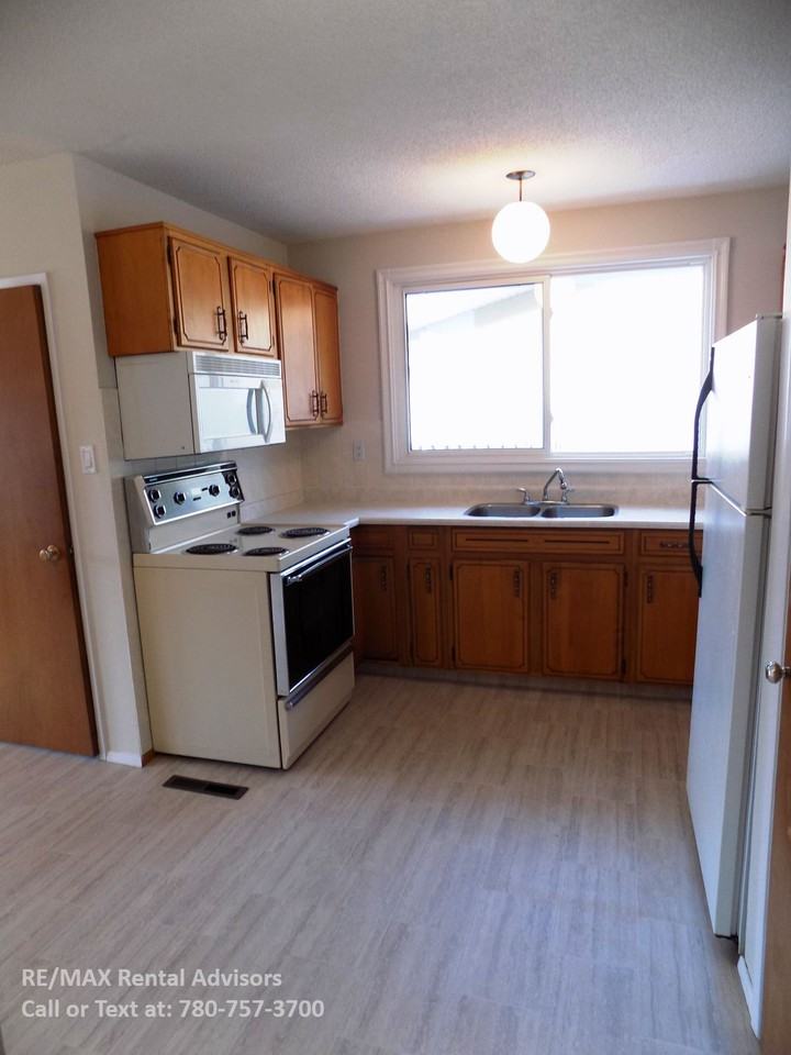 4311 114a St Nw - Photo 3 of 17