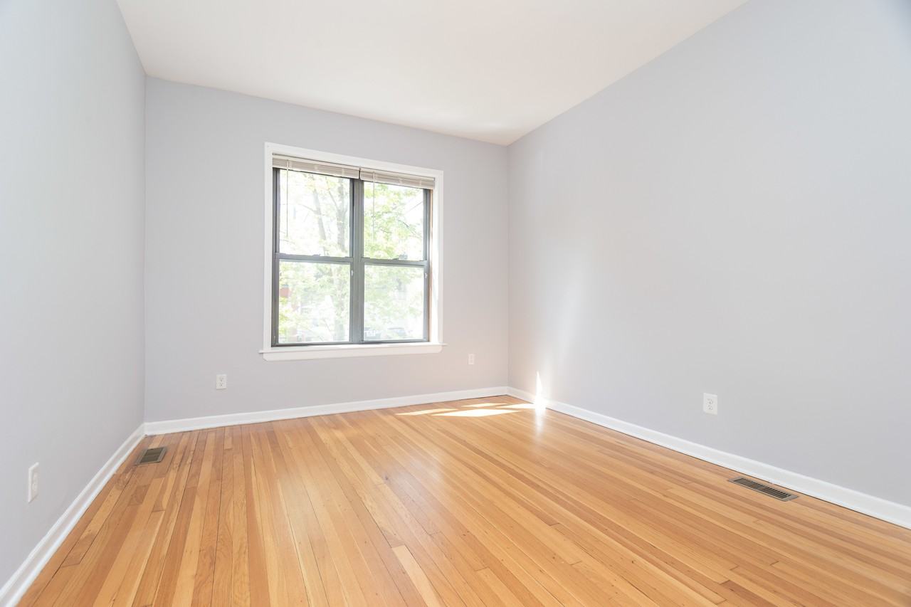 1110 West Dickens Avenue #1 - Photo 3 of 14