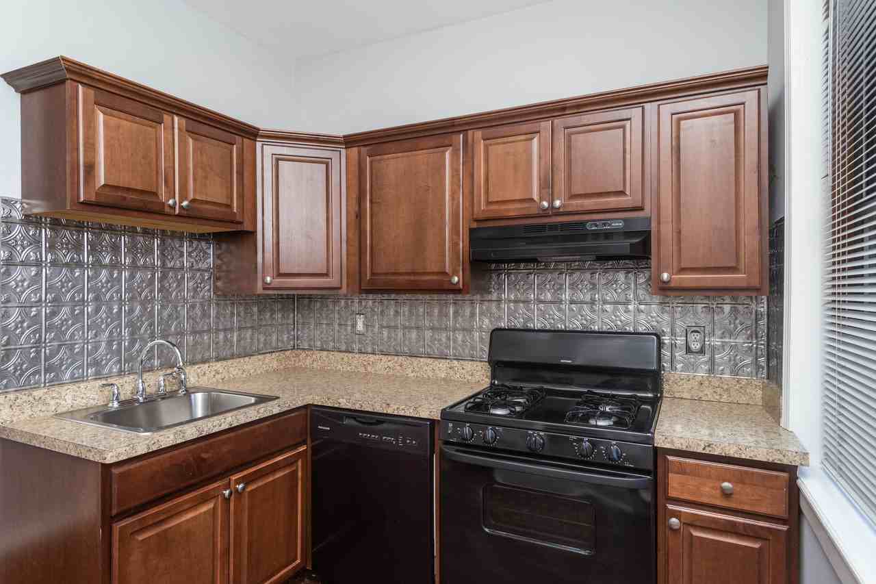 1110 West Dickens Avenue #1 - Photo 7 of 14
