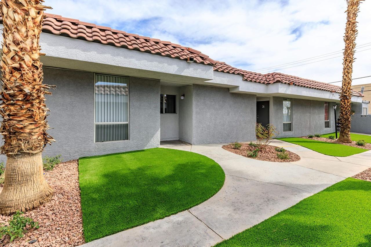 Desert Springs Apartments - Photo 3 of 9