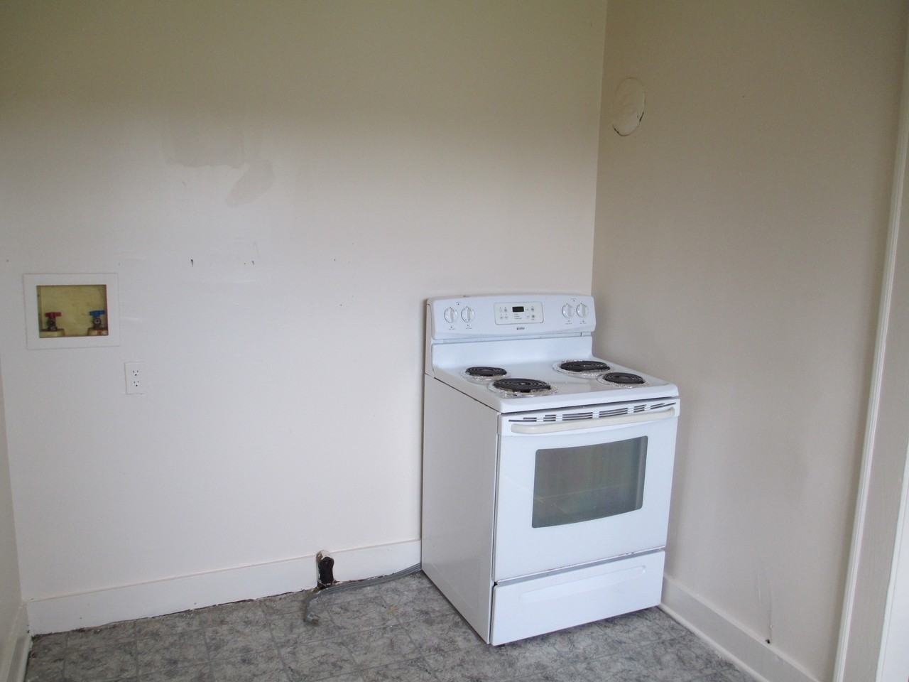 217 Skippers Ln - Photo 3 of 8