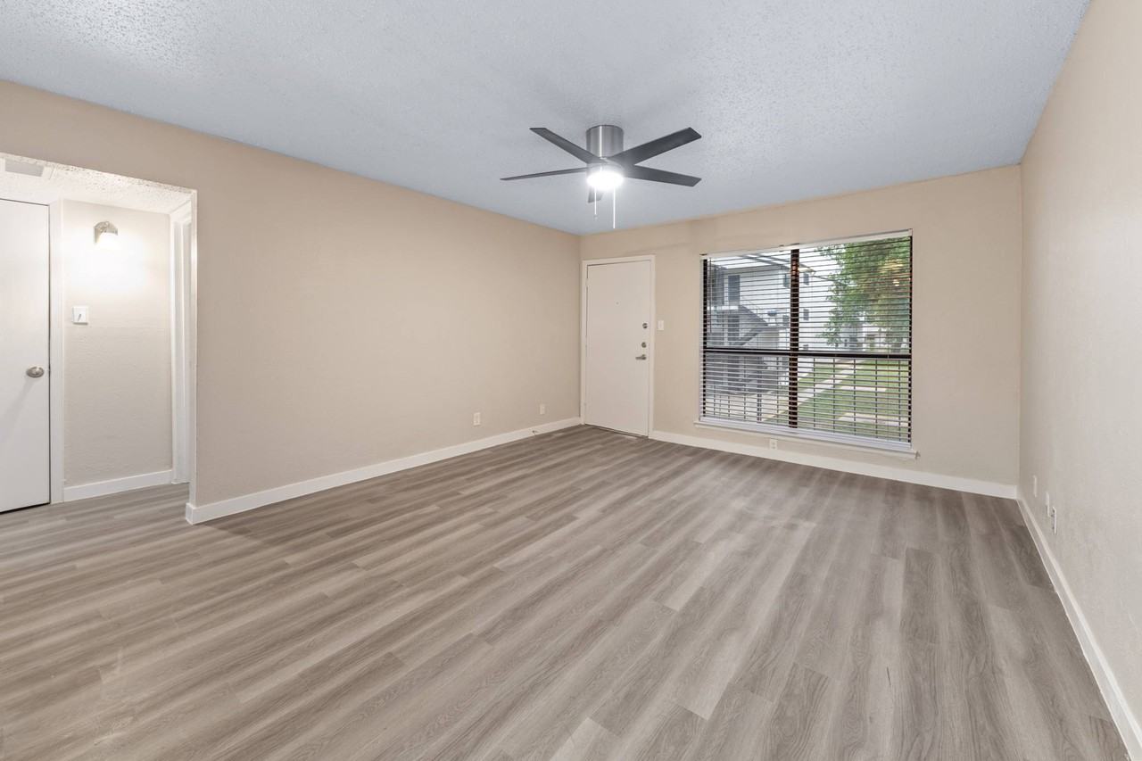 Tides on Park Lane - Photo 7 of 60