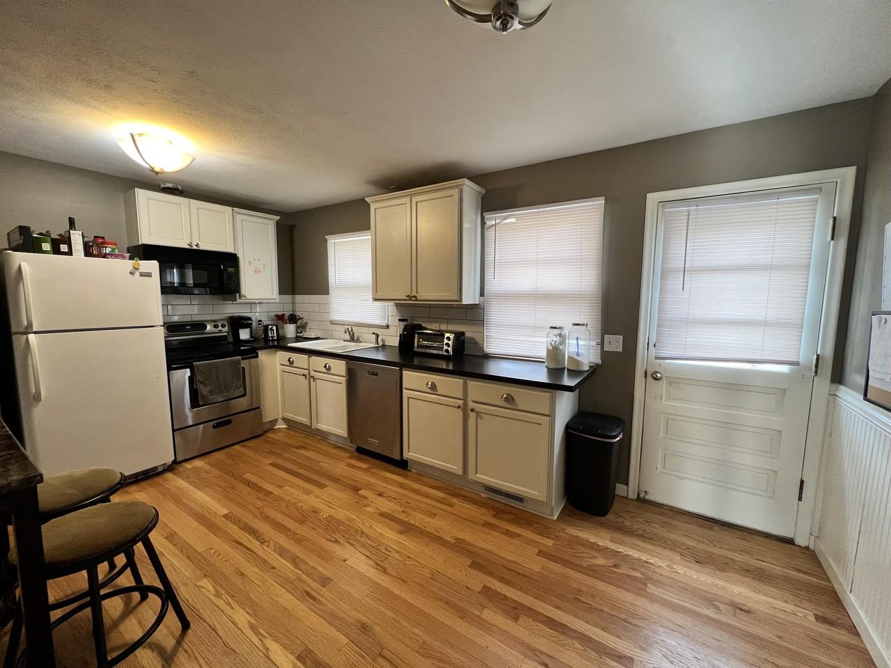 810 N 87th St #1 - Photo 3 of 12