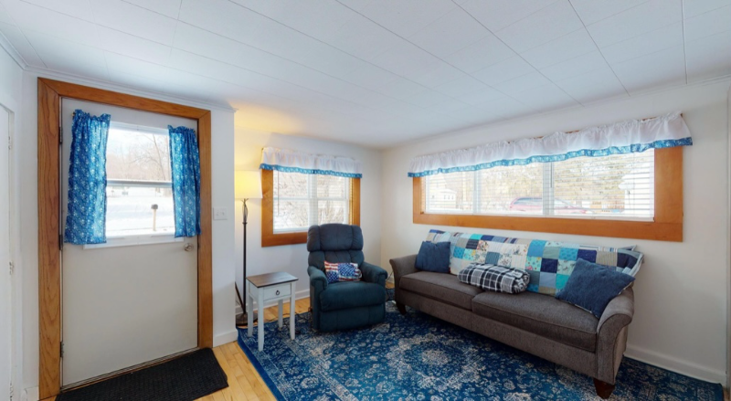 42282 N Hancock St - Photo 2 of 6