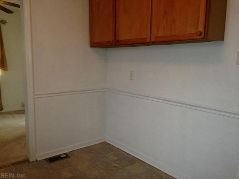 1121 Marshall Pl - Photo 2 of 7