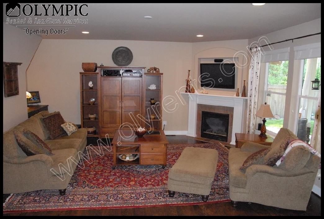 4407 Freemont St NE - Photo 3 of 8