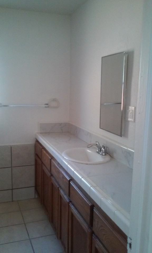 206 Wiseman St - Photo 3 of 4