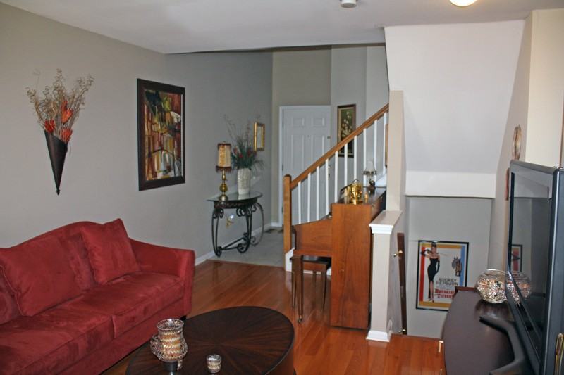 202 Sheffield Ct - Photo 2 of 10