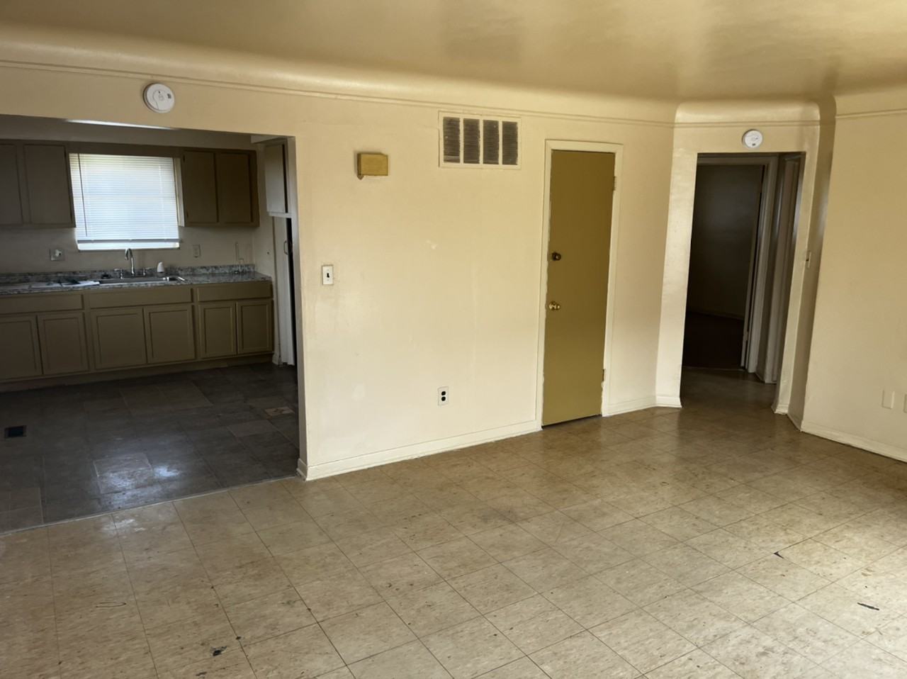 8912 Schaefer Highway - Photo 5 of 11
