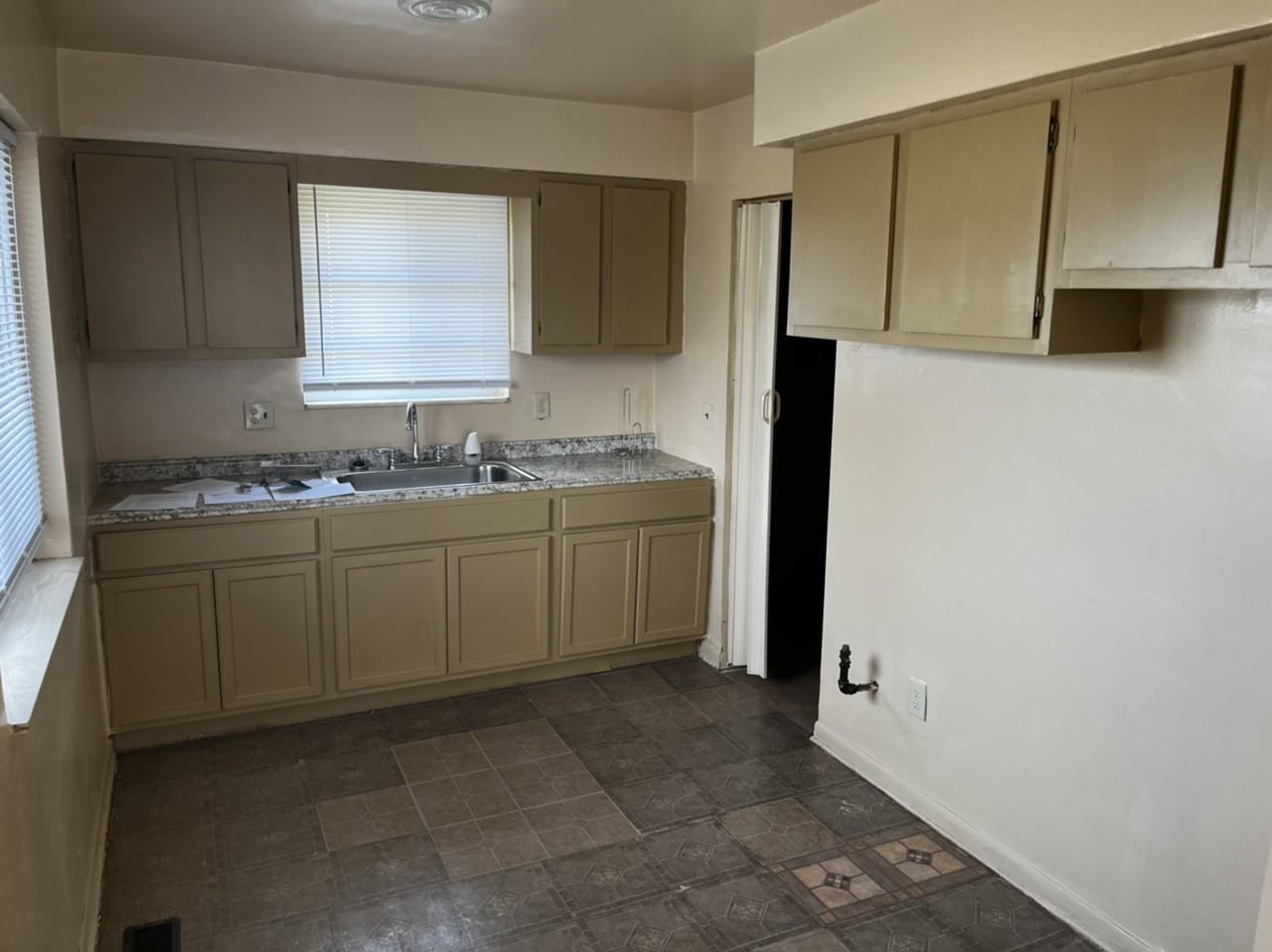 8912 Schaefer Highway - Photo 6 of 11