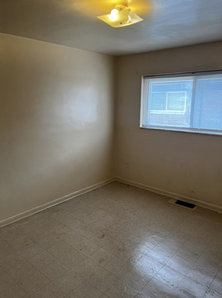 8912 Schaefer Highway - Photo 7 of 11