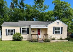 featured image of 2447 E 6th St