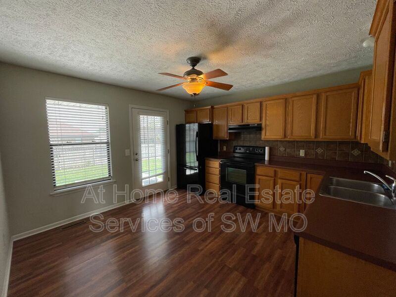 609 E Sunset Ave - Photo 3 of 12