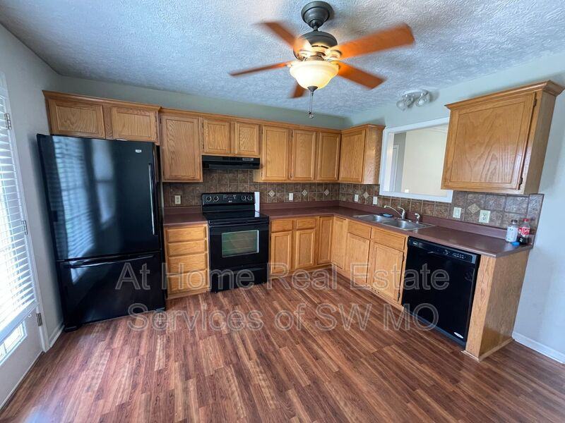 609 E Sunset Ave - Photo 4 of 12