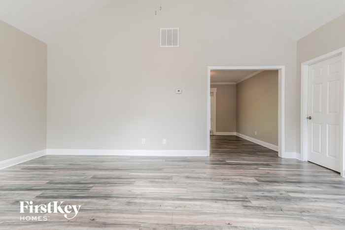 91 Albert Ln - Photo 3 of 15