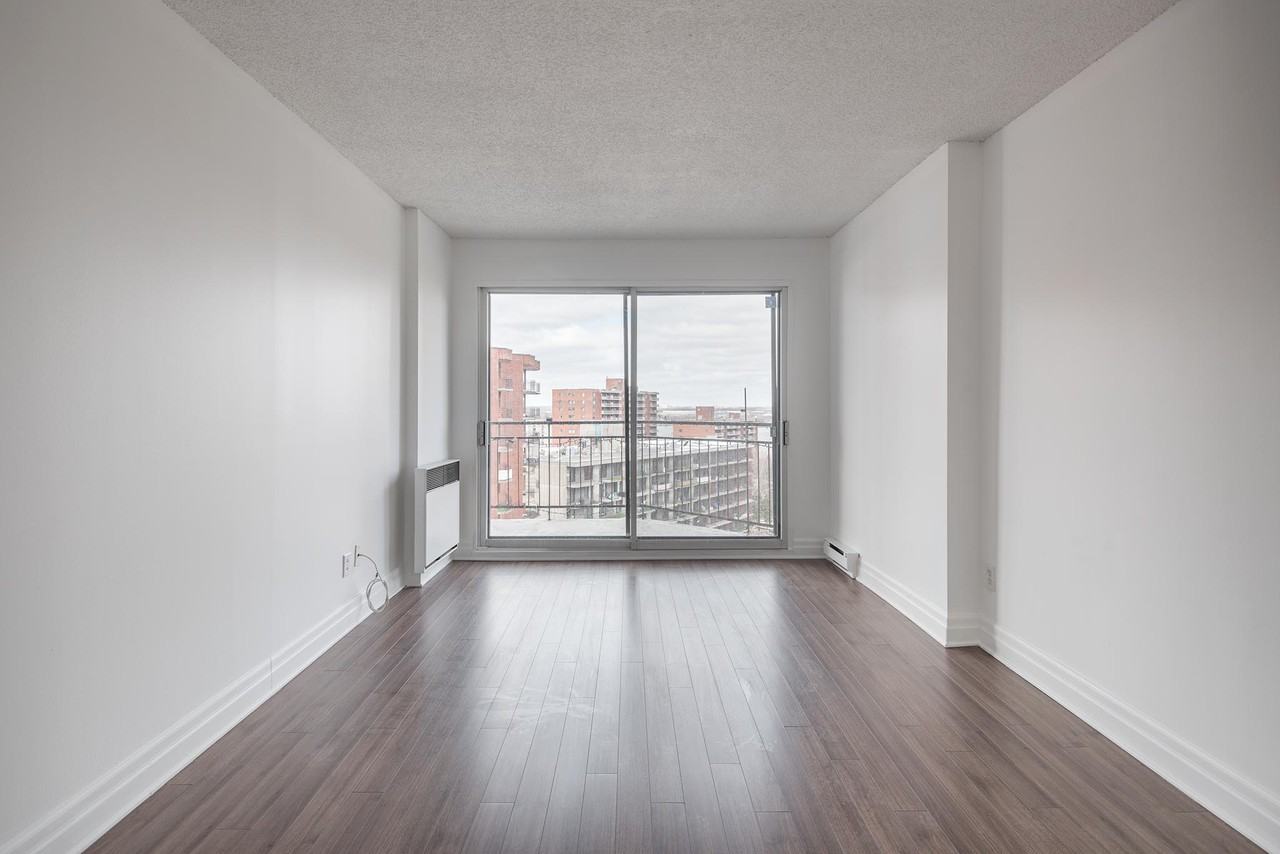 6892-6894 Gouin E - Photo 3 of 19