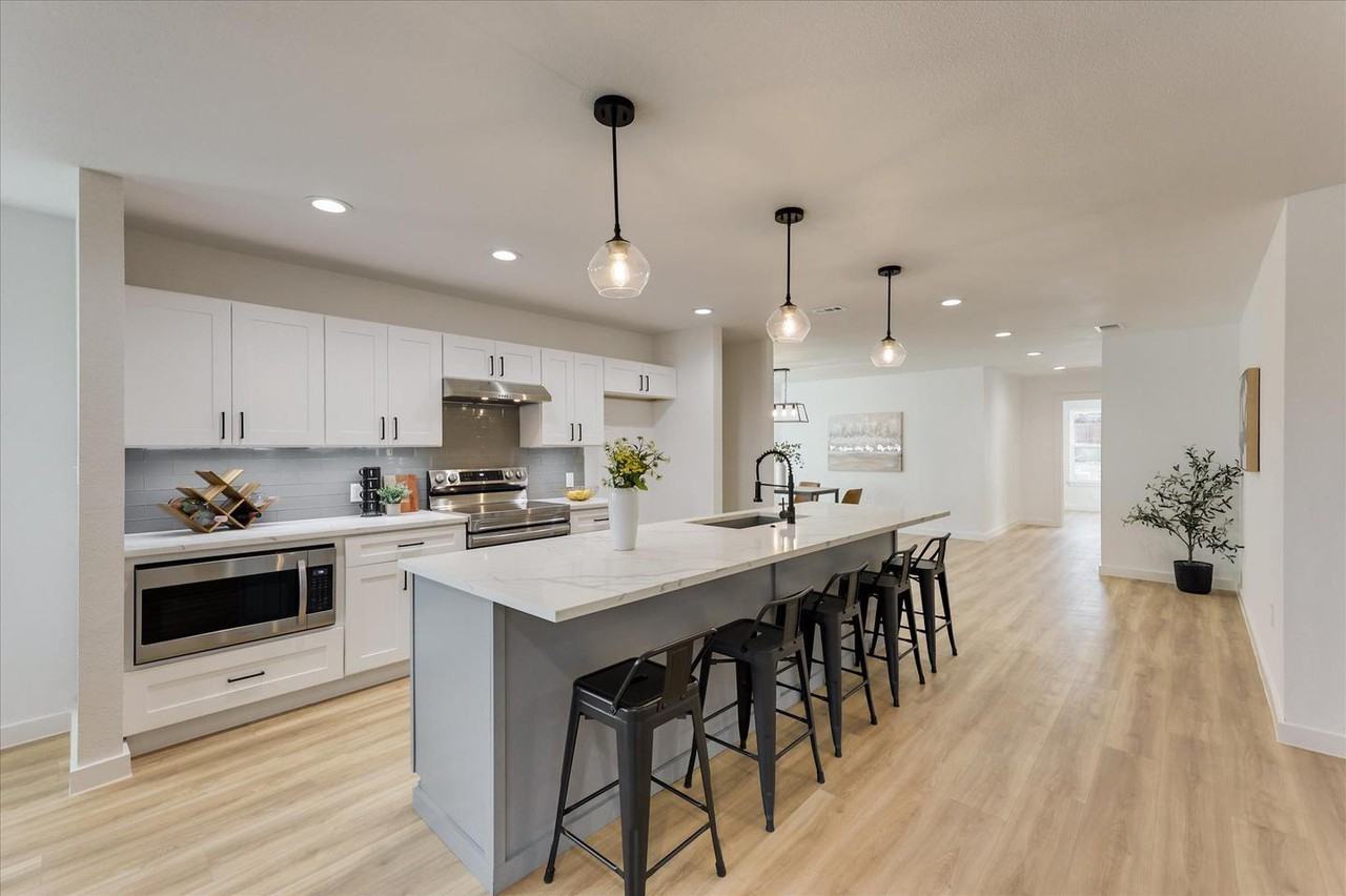 Stunning North Oak Cliff home close to Bishop Arts District - Photo 2 of 25