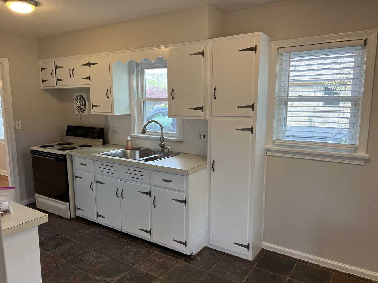 3313 Stratford Ave - Photo 2 of 7