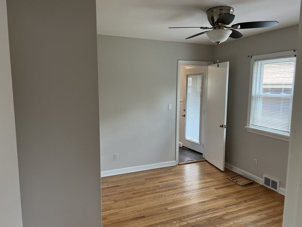 3313 Stratford Ave - Photo 3 of 7