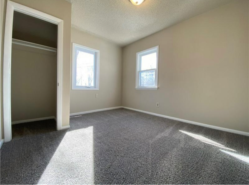 3440 Easton Boulevard - Photo 3 of 8