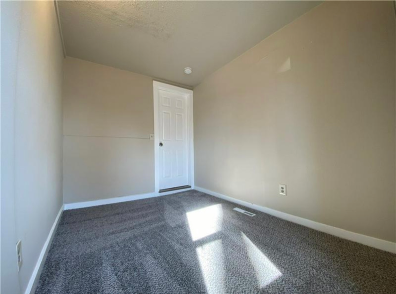 3440 Easton Boulevard - Photo 5 of 8