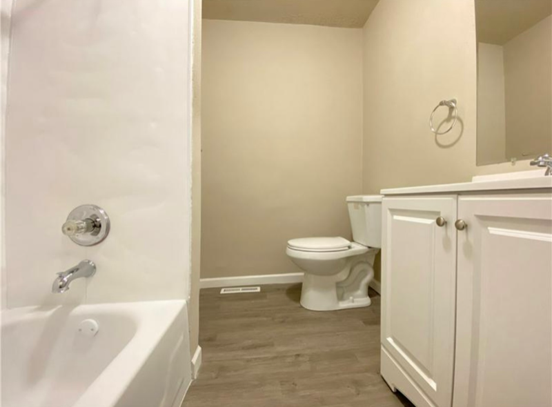 3440 Easton Boulevard - Photo 6 of 8