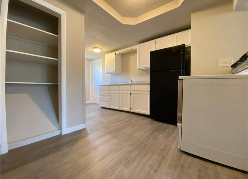 3440 Easton Boulevard - Photo 7 of 8