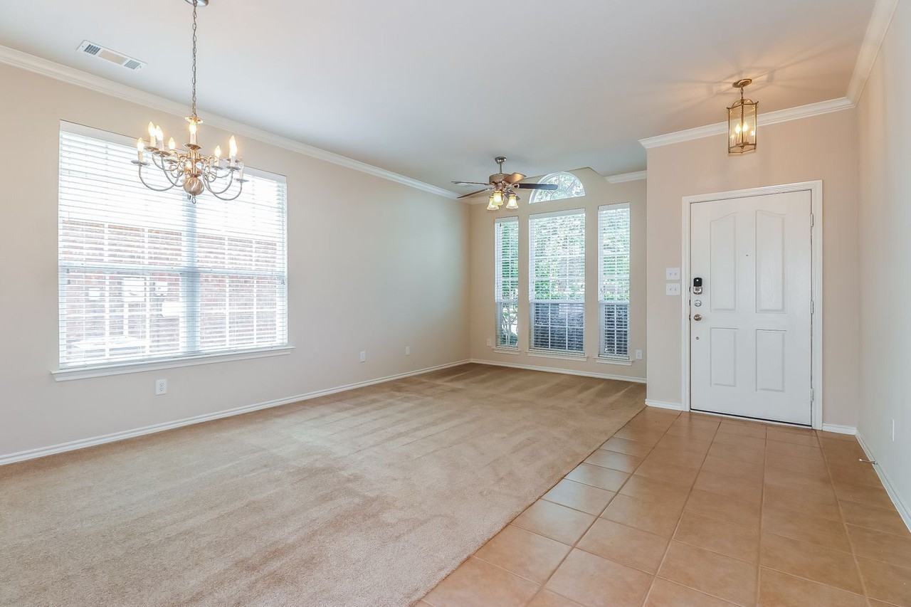 725 Crownpoint Ct - Photo 2 of 18