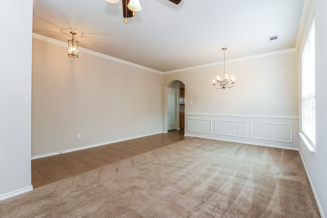 725 Crownpoint Ct - Photo 3 of 18