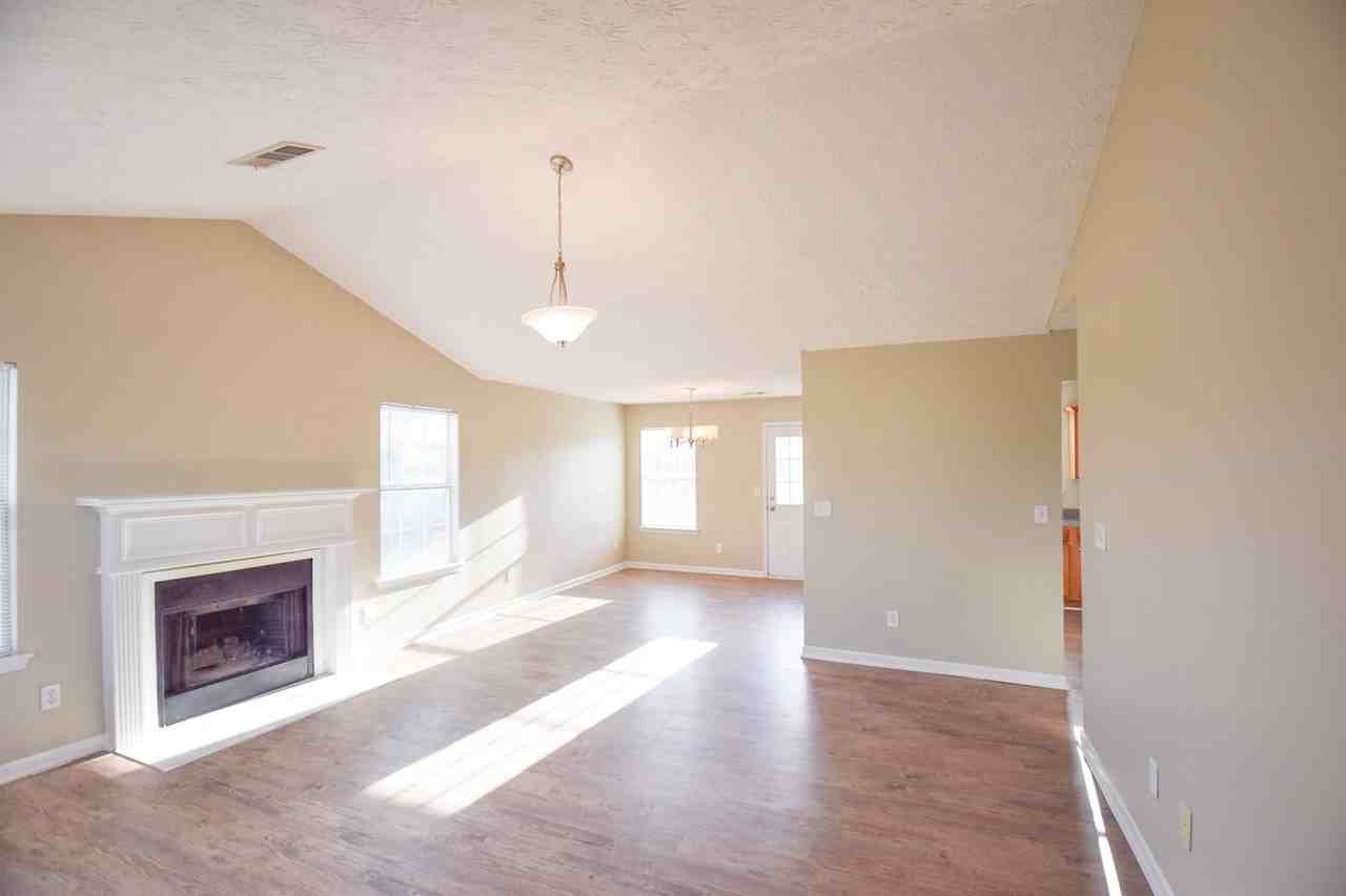 109 Potomac Dr - Photo 2 of 8