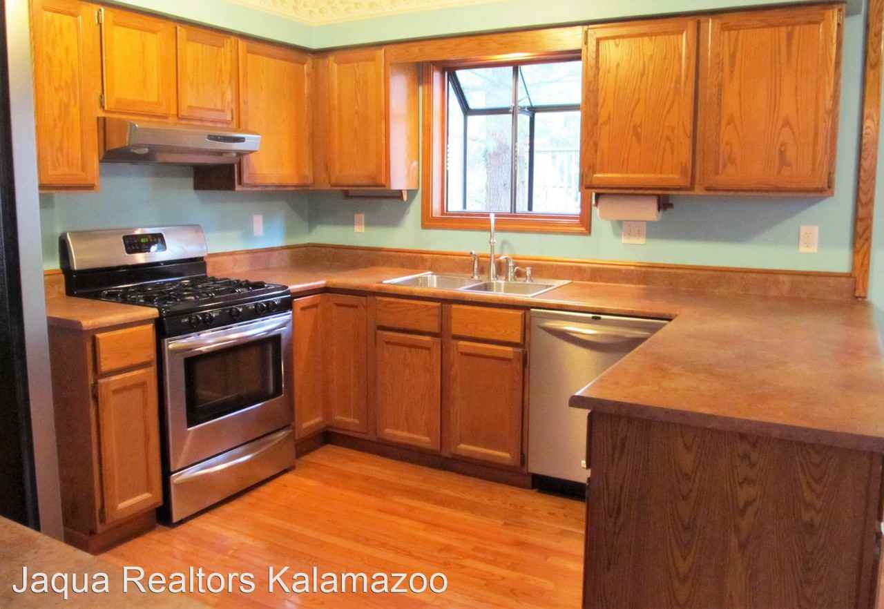 217 Raintree Cir - Photo 3 of 12