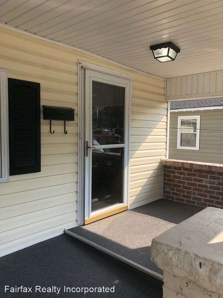 301 E Lawson Street - Photo 3 of 12