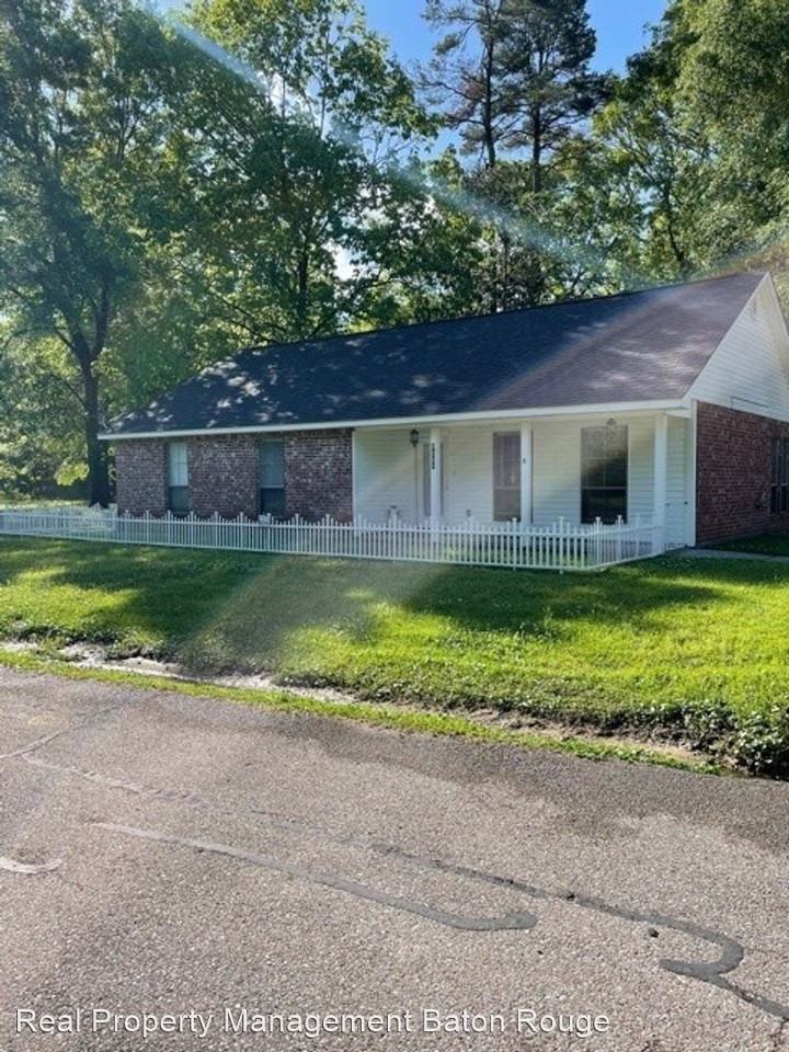 9038 Sarah St - Photo 2 of 24