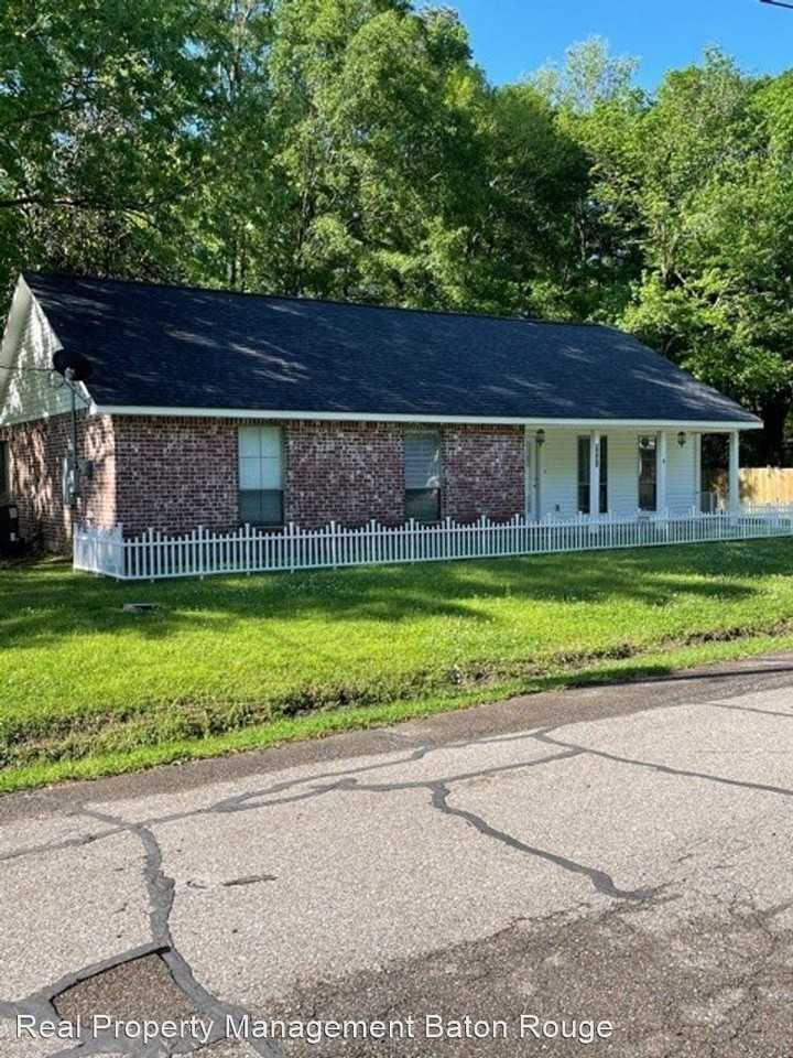 9038 Sarah St - Photo 3 of 24