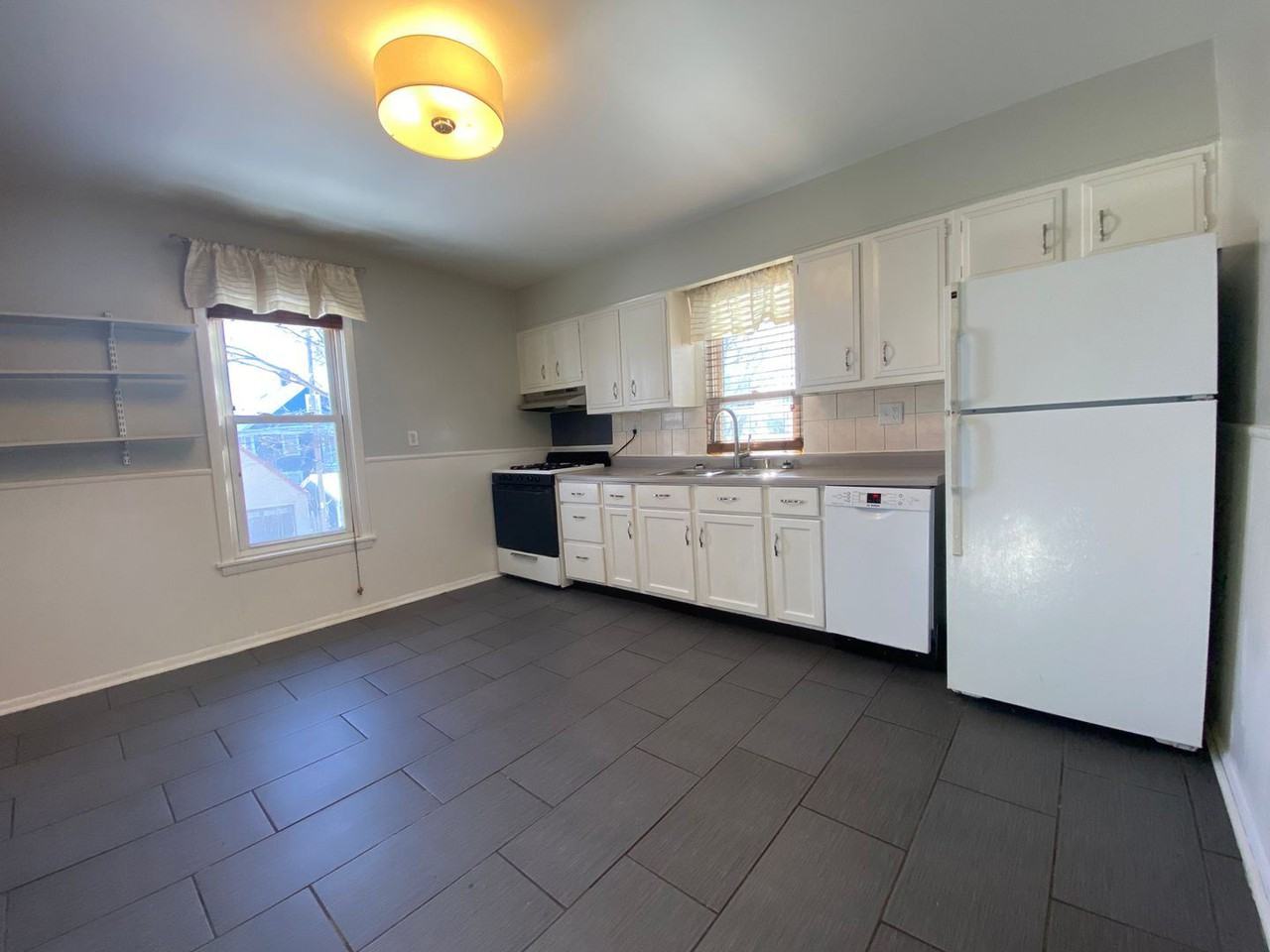 WE HAVE A CUTE & CLASSY RENTAL ON 16TH! - Photo 3 of 14