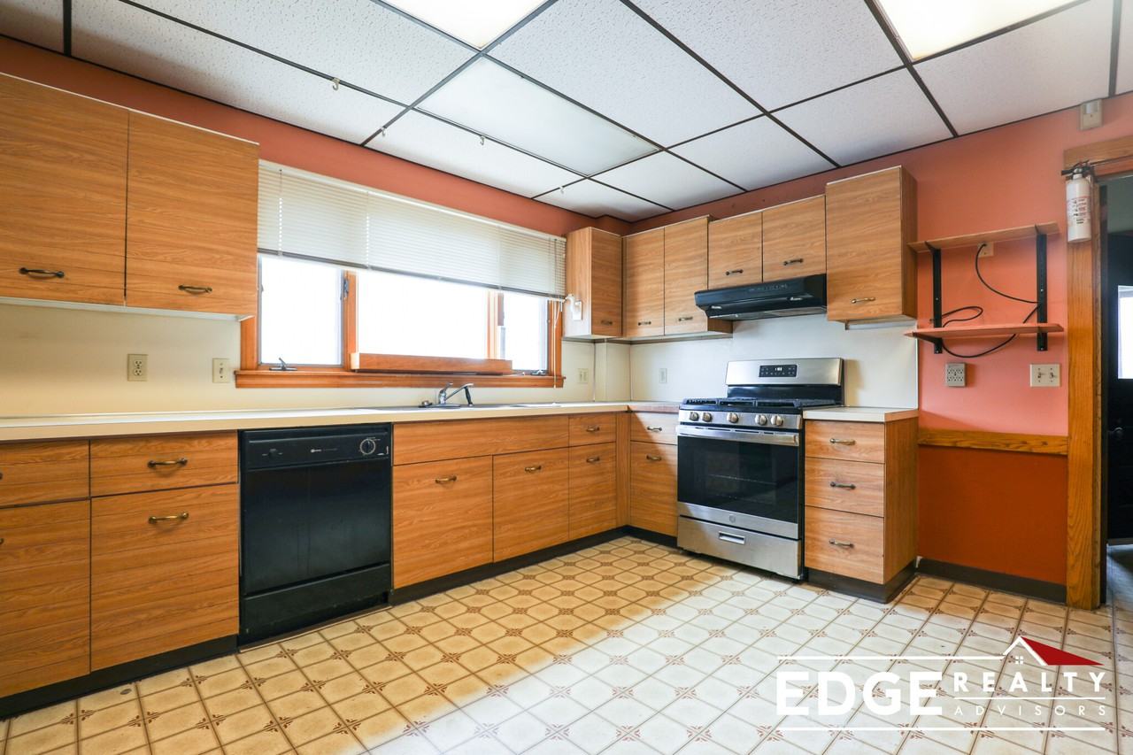 214 Maplewood St, Watertown, MA 02472, USA - 2 unit Rentals | Zumper