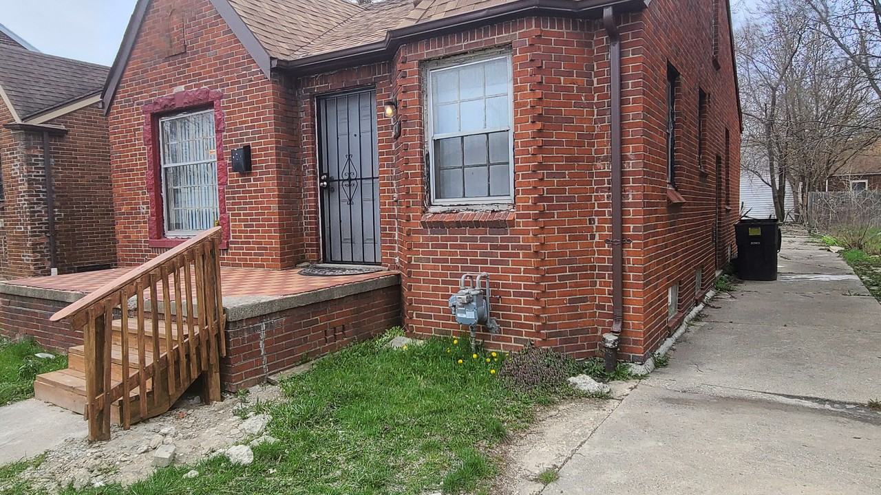 10747 Roxbury St - Photo 2 of 27