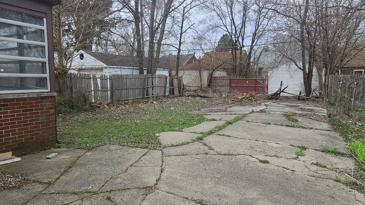 10747 Roxbury St - Photo 3 of 27