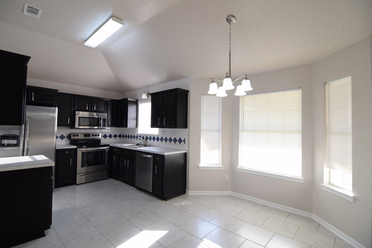 4301 Hitchrock Dr - Photo 4 of 19